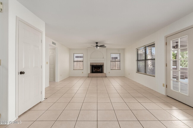 Building Photo - 4334 W Behrend Dr