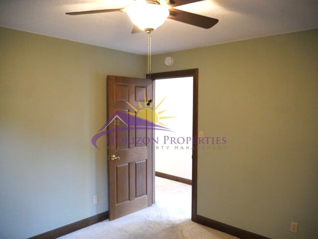 Building Photo - Spacious 4 Bed 4 Bath 2,954sqft Single Family Home in Carmichael