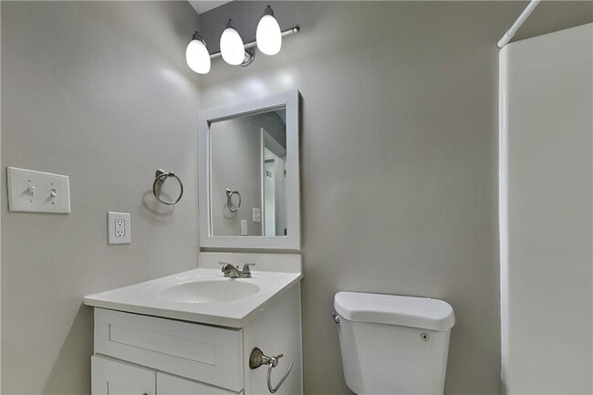 Building Photo - 548 Julius Dr