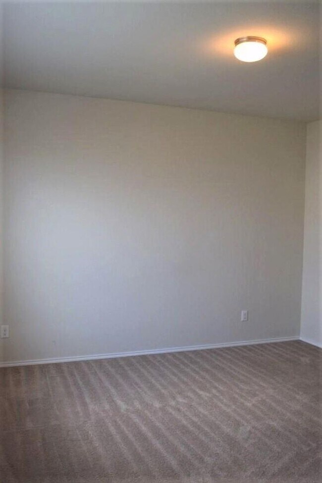 Building Photo - Like New 3BR SFR w/ Covered Patio & Fenced Yard in Haslet