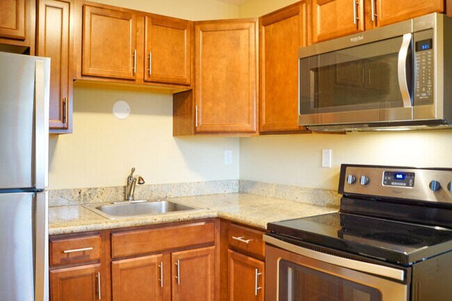 Building Photo - Corner 1-Bed w/ Off-Street Parking & FREE ...