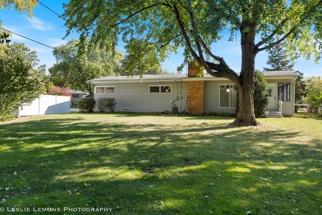 Building Photo - 59 Elmwood Dr