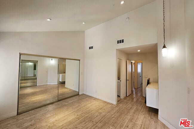 Building Photo - 18130 Oxnard St