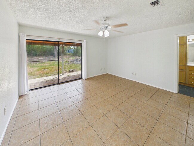 Building Photo - 11121 N Dowling Rd
