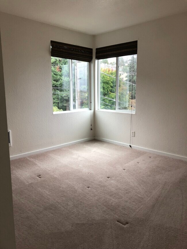 Third bedrooom - 1404 W Boston St