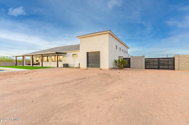 Building Photo - 267 W Amherst St