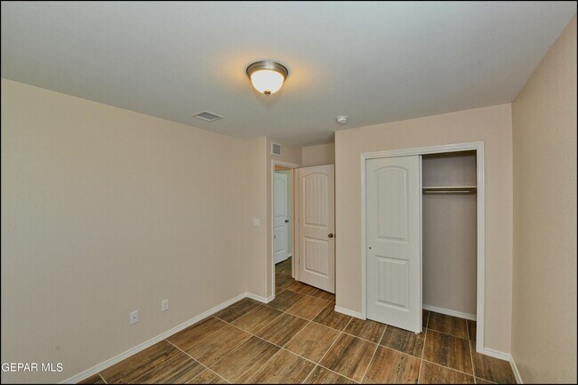 Building Photo - 12060 Mesquite Thorn Dr