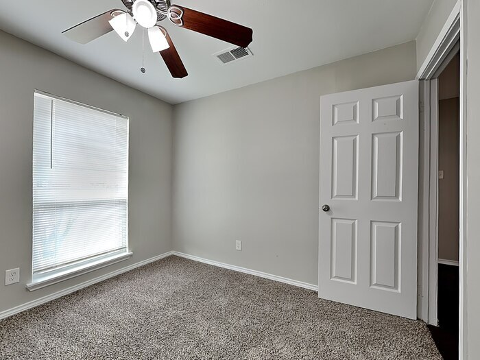 Building Photo - 7621 Pebble Beach Dr