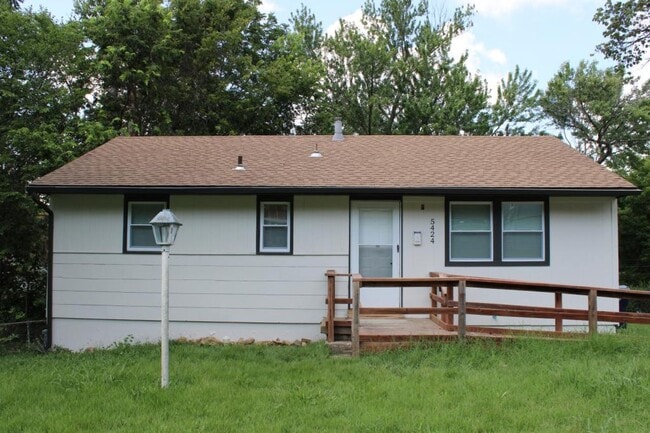 Primary Photo - 5424 Indiana Ave