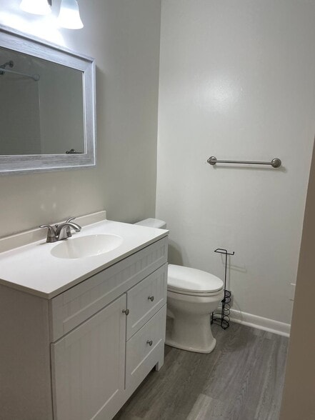 Building Photo - Cute and Newly Renovated Brick One Level H...