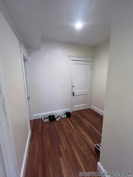 Building Photo - 191 Winthrop Rd