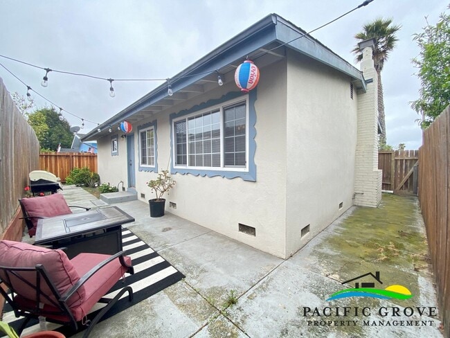 Building Photo - Updated Three Bedroom