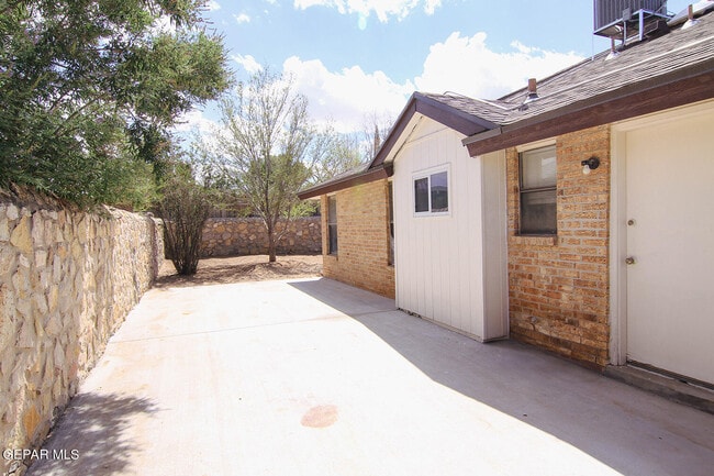 Building Photo - 11532 Tom Ulozas Dr