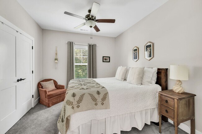 Building Photo - 1016 Sycamore Rdg E