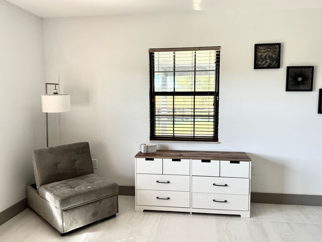 Building Photo - Beautiful Furnished Remodeled Home ~ 4 Bed...