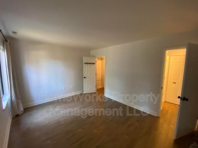 Building Photo - 10547 Twin Rivers Rd