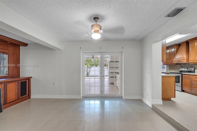 Building Photo - 5560 W 6th Ave
