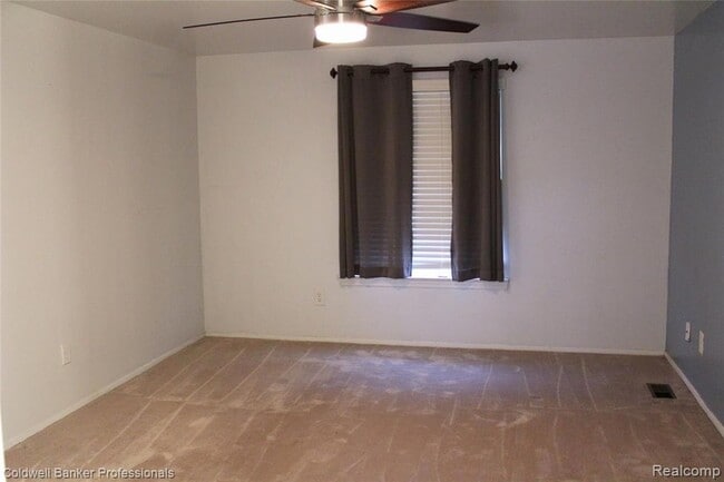 Building Photo - 6586 Carriage Hills Dr