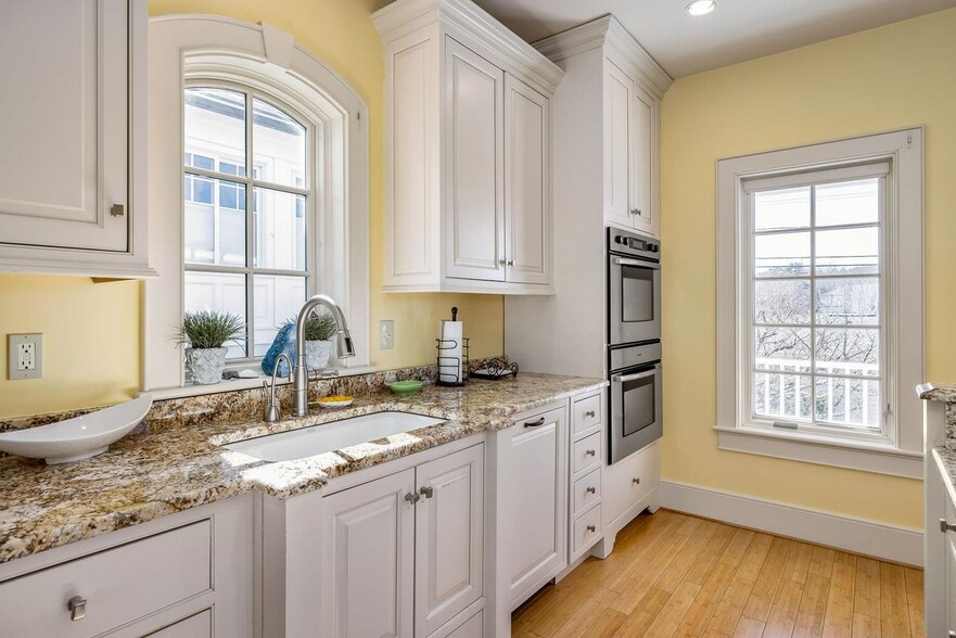 Building Photo - 1138 Ocean