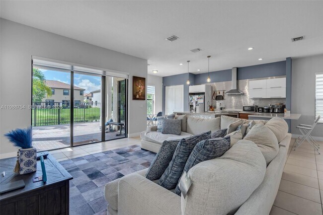 Building Photo - 3332 W 95th Terrace