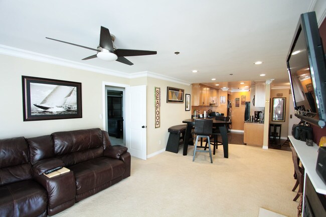 Living Room / Dining Room view 2! - 535 Esplanade