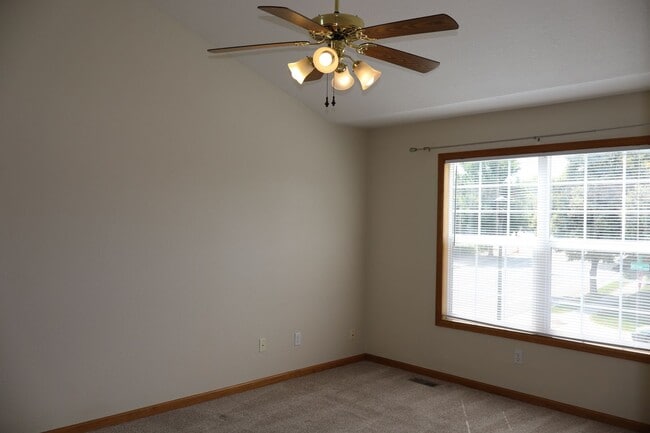 Building Photo - Live Large in Fort Collins – 5BR Home + $2...