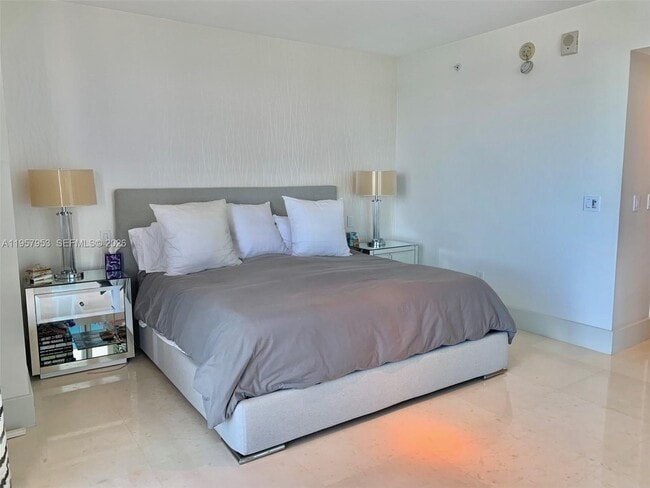 Building Photo - 3101 S Ocean Dr