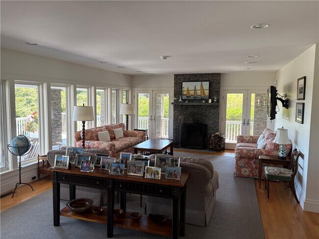 Building Photo - 167 Walcott Ave