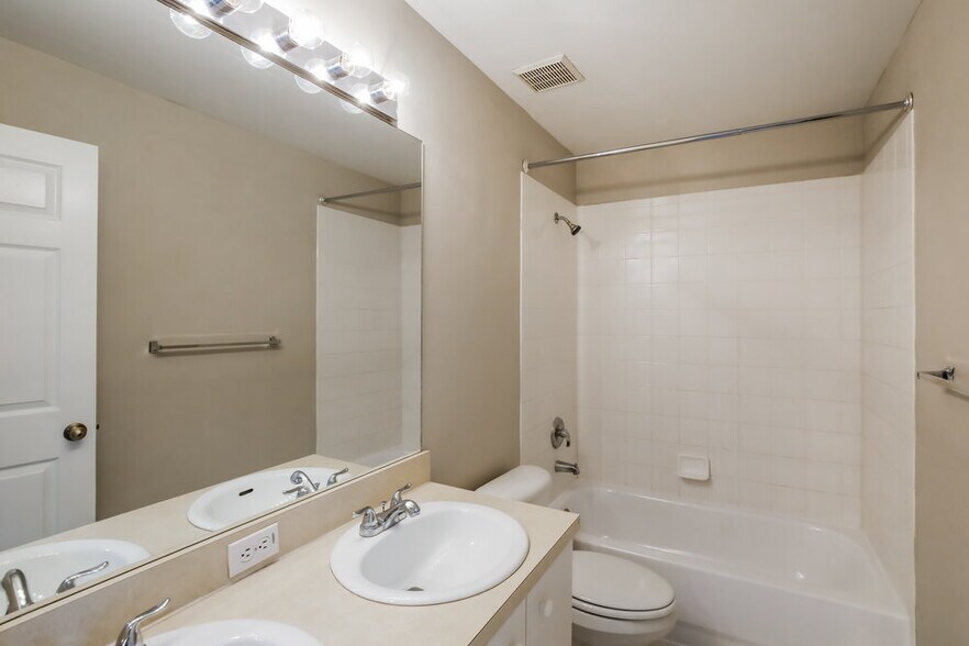 Building Photo - 103 Cocoplum Cir