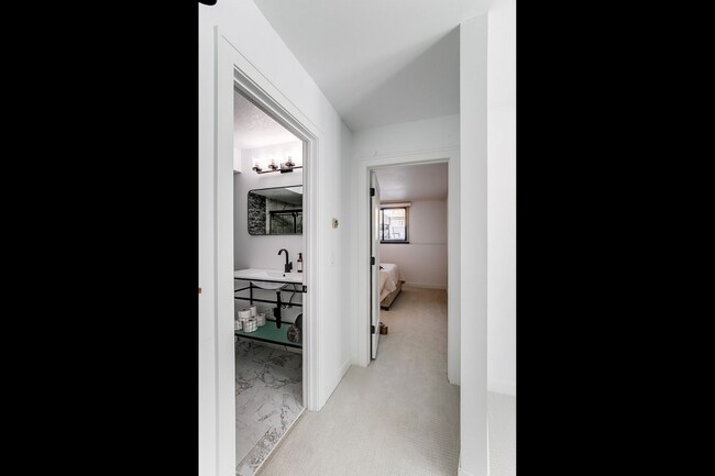Building Photo - 3000 Pilgrim Ln N