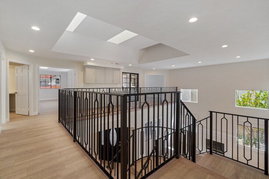 Building Photo - 6143 Lake Lindero Dr
