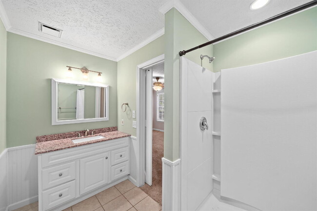 Building Photo - Huge Corner Lot in Glen Oaks!