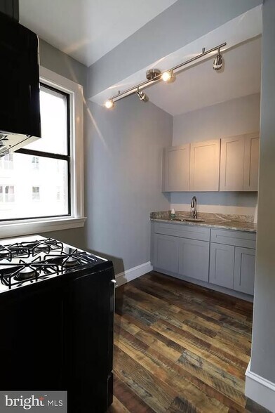 Building Photo - 1457 Park Rd NW