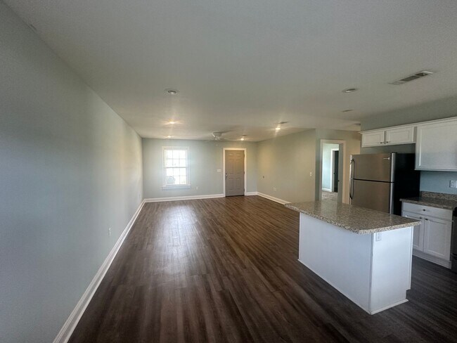 Building Photo - 2 Bedroom 1 Bath  Duplex in Hahira