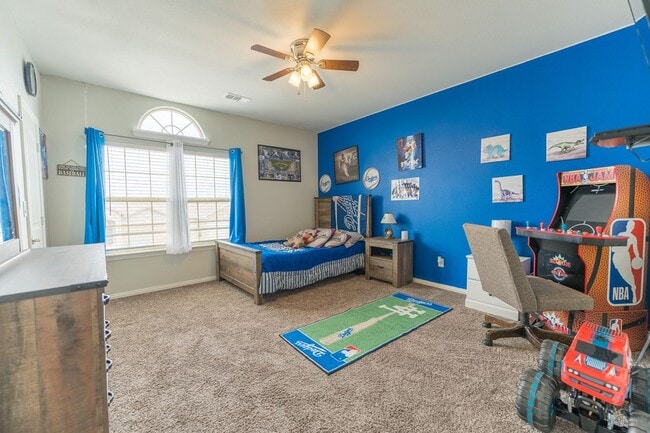 Building Photo - 6825 Jamestown St