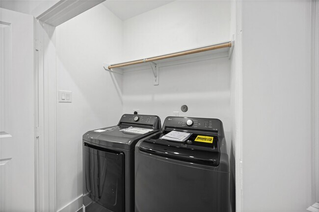 Building Photo - 8218 Lawler St