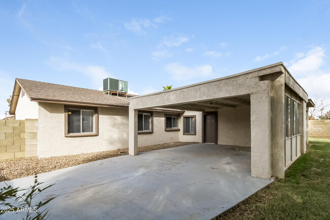 Building Photo - 9401 N 63rd Dr