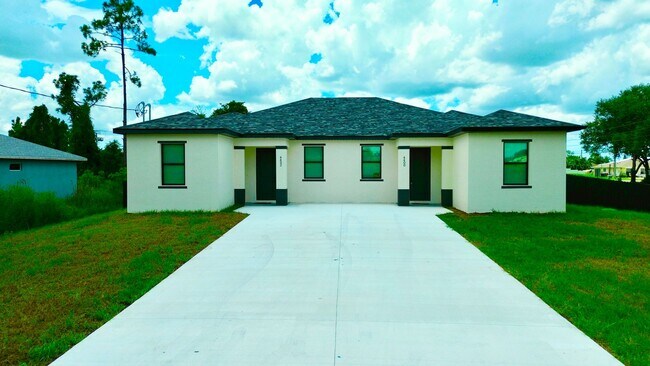 Primary Photo - 4400/4402 Golfview Blvd