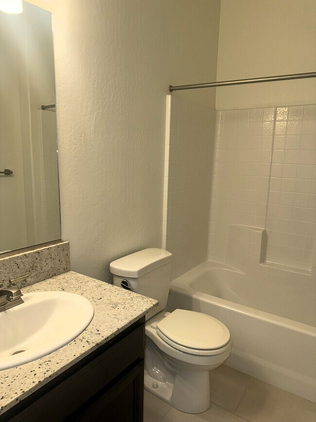 Building Photo - 4324 N Sandrini Ave