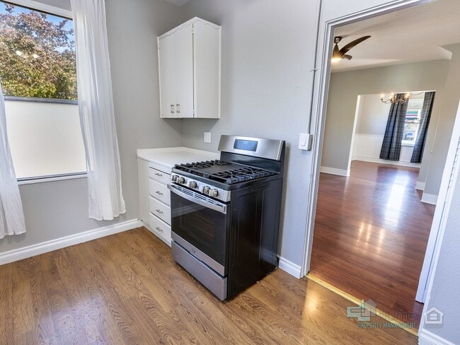 Building Photo - Charming 2-Bedroom Home with Private Yard ...