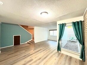 Building Photo - 70 Chervil Common