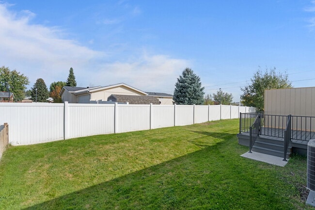 Building Photo - 717 S Stevens