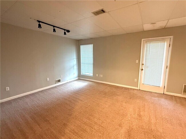 Building Photo - 805 Wedgewood Way