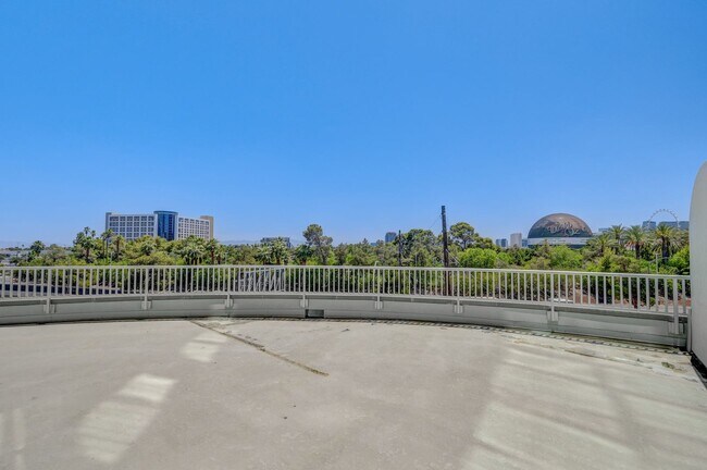 Building Photo - Highrise with view of Sphere