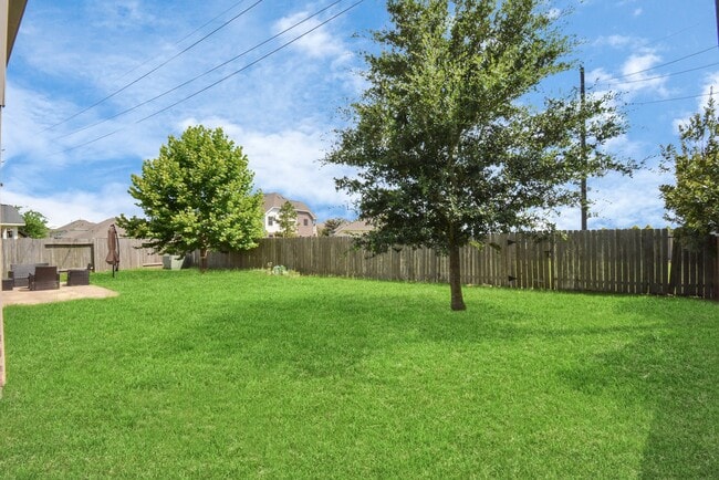 Building Photo - 2703 Lakecrest River Dr