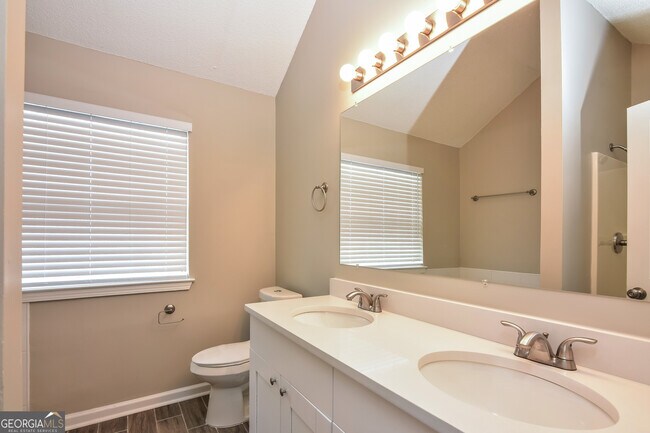 Building Photo - 2531 Willenhall Way