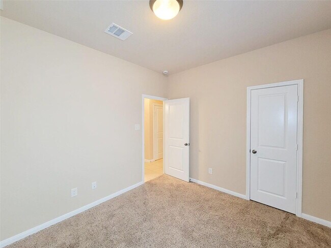 Building Photo - "Charming 3-Bed, 2-Bath Retreat in Humble, TX – Your Perfect Home Awaits on Justin Ridge Ln!"
