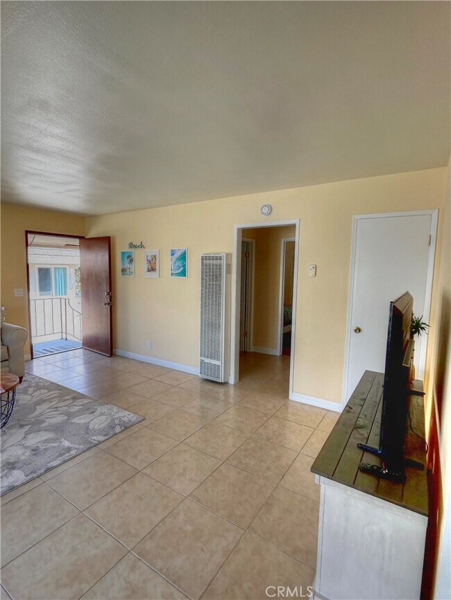 Building Photo - 308 Avenida Granada