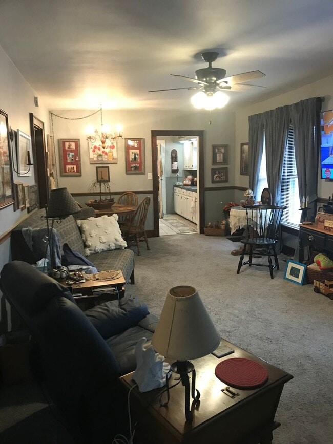 Building Photo - 2 bedroom 1 bath