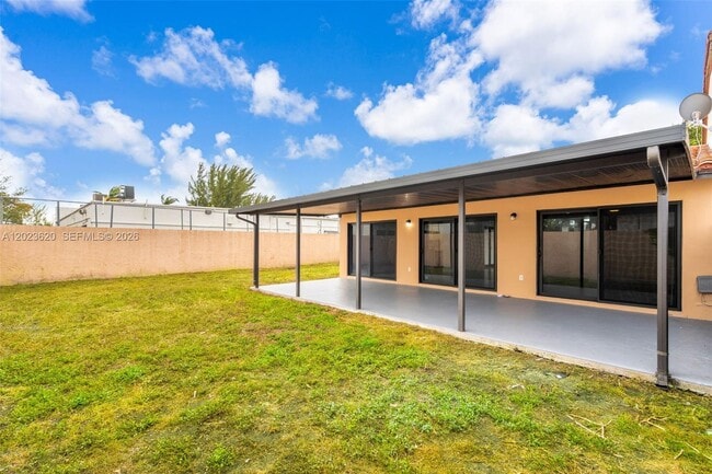 Building Photo - 3815 SW 82nd Ave